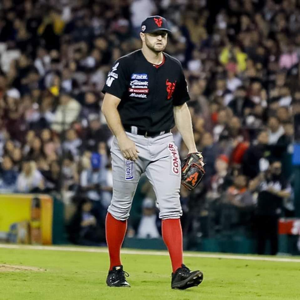 TE AMAMOOOOOS CABRON <a href="/LivelyMitch/">Mitch Lively 萊福力</a>, we love uuuuuuuuuu! 

Que huevotes, que amor por tus Venados, que amor por Mazatlán, tenías que estar desde el 14 de enero en Taiwan y te quedaste con nosotros maldita seaaaa!😭😭😭. IDOLOOOOOOO!