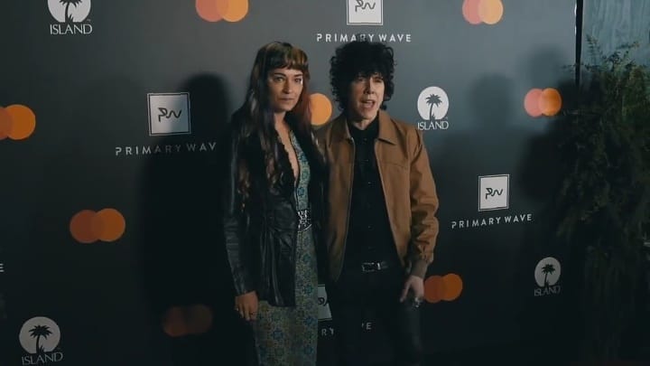 iamlp_eb's tweet photo. @laurenruthward & @iamlp
Wammy's Party , LA
@primarywave 🙏
.
#grammyweek #wammys #lp #iamlp #iamlpofficial #lpphoto #laurapergolizzi #lpeb #lpmusic #singlp #singersongwriter #singer #artist #music #guitar #album #song #friends #live #record #HeartToMouth #lostonyou #losangeles https://t.co/JYJZgBC2he