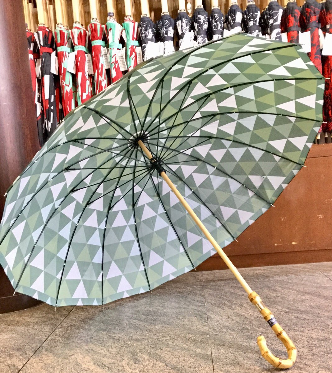 Wargo店舗販売スタッフ V Twitter 倉敷美観地区北斎グラフィック こんにちは 岡山の お土産 といえば むらすずめ や きびだんご でしょうか お菓子もいいですが 倉敷らしい 和柄 の丈夫な 傘 もオススメですよー 粋でカッコいいオリジナルの傘が約