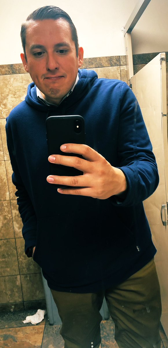 jorge_vc's tweet photo. Yo no escogΓ esta vida, ella me escogiΓ³ a mi π₯πβοΈ (en algΓΊn baΓ±o mugroso de Colorado) #work #poly #feelingmacho https://t.co/IA19eRZKdO