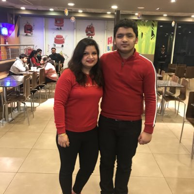 pokhriyal_anita's tweet photo. Seventeenth birthday #funwidfriends #partytime #NewProfilePic https://t.co/MvwijEVRJB