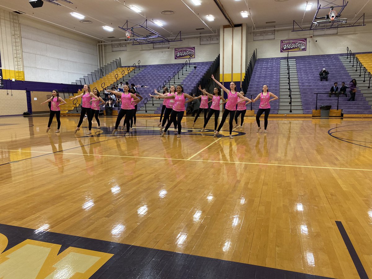 LE_HOOPS's tweet photo. S/O to the Belles &amp; @RHSEaglettes1 for their performances Tuesday night. https://t.co/Sd2lxevuC5