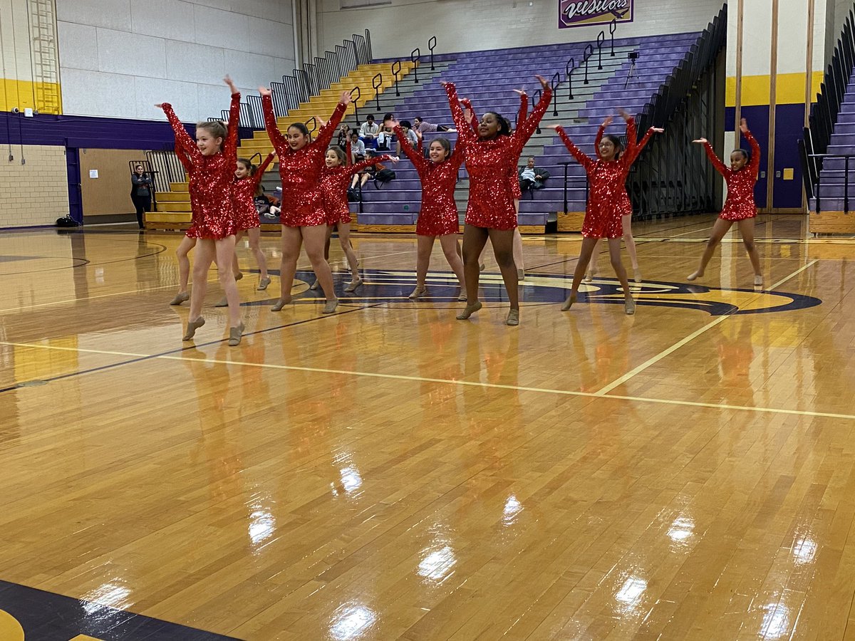 LE_HOOPS's tweet photo. S/O to the Belles &amp; @RHSEaglettes1 for their performances Tuesday night. https://t.co/Sd2lxevuC5