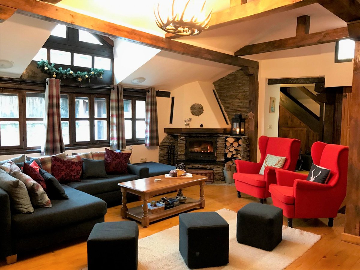 Chalet_Finder's tweet photo. Chalet Jora is centrally located, in easy walking distance to the restaurants and shops. Owners Jay and Laura are regularly in resort and are on hand to show you around and make sure your holiday is fantastic.
@TotalChalets 
https://t.co/FrAR1tAFAy
#chalet #ski #bulgaria #bansko https://t.co/tZacA7NO07