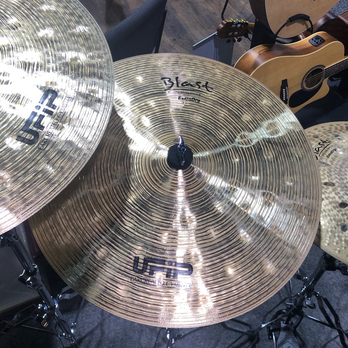 UfipJ's tweet photo. 今年の NAMM SHOWでは新たなシリーズOMNIA とBlastシリーズのEXTRA DRY が発表!
B20キャストブロンズを独自のロトキャスティングで仕上げたトラディショナルなルックスながら近代的なサウンドを実現したシリーズです。
入荷情報は随時更新します!
#UFiP #OMINA #Blast #cymbal https://t.co/JWkV0oF5WR