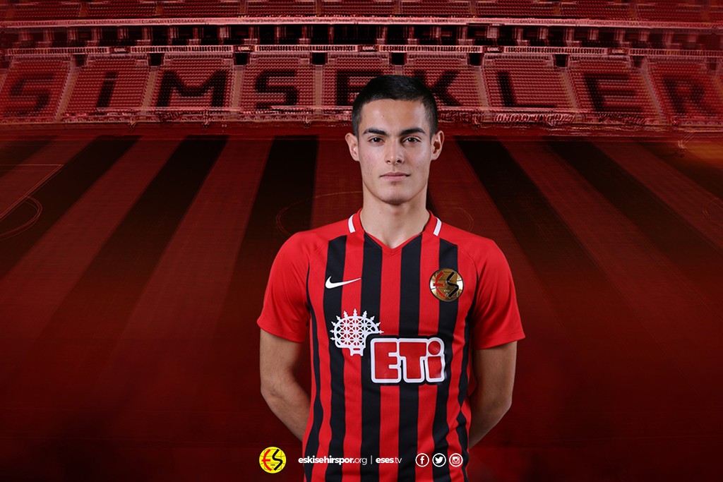 Eskisehirspor's tweet photo. Oyuncularımızdan Metehan Altunbaş, U17 Milli Takımımızın 10 Şubat 2020 tarihinde Antalya'da Slovakya ile oynayacağı hazırlık müsabakasının aday kadrosuna davet edildi.
Oyuncumuza, Milli Takımımızla birlikte başarılar dileriz.
https://t.co/ryX1oFOZ2H https://t.co/nRBNkVmeF0