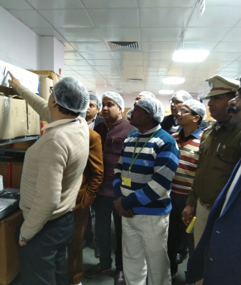 dr_rajeevsharma's tweet photo. #BaseKitchen inspection done to know the status food served by @IRCTCofficial to passengers in trains. Great work and efforts taken by irctc to serve the best to the passengers. It is A1 grade Pakshala base kitchen.Thanks to officers and team congratulations 💐 @RailMinIndia https://t.co/CIuZBCYCL0