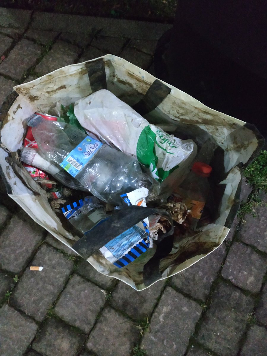 Cleantheworld5's tweet photo. Last 2 days of running garbage plunder along the streets and fields around where I live, world cleaner👍😉 (there were 4, I miss the photo of the last bag, was the biggest of the 4...) #garbage #garbagerunning #running #cleanupworld #Plogging https://t.co/Bsu5R29UAE