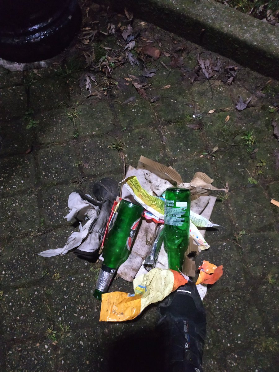 Cleantheworld5's tweet photo. Last 2 days of running garbage plunder along the streets and fields around where I live, world cleaner👍😉 (there were 4, I miss the photo of the last bag, was the biggest of the 4...) #garbage #garbagerunning #running #cleanupworld #Plogging https://t.co/Bsu5R29UAE