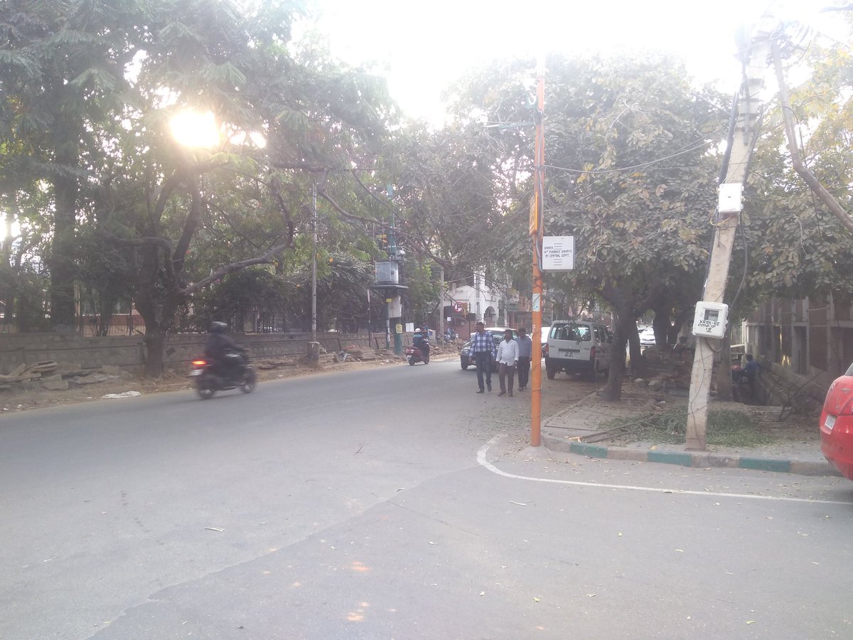 namma_hrbr's tweet photo. 3rd block HRBR Layout where @BBMPCOMM thought it was a good idea to dig up both sides of the footpaths at the same time making pedestrians walk in the street. #BBMPfail #bangaloretraffic @NammaBengaluroo @HennurBlr https://t.co/LYlomcW1Ap