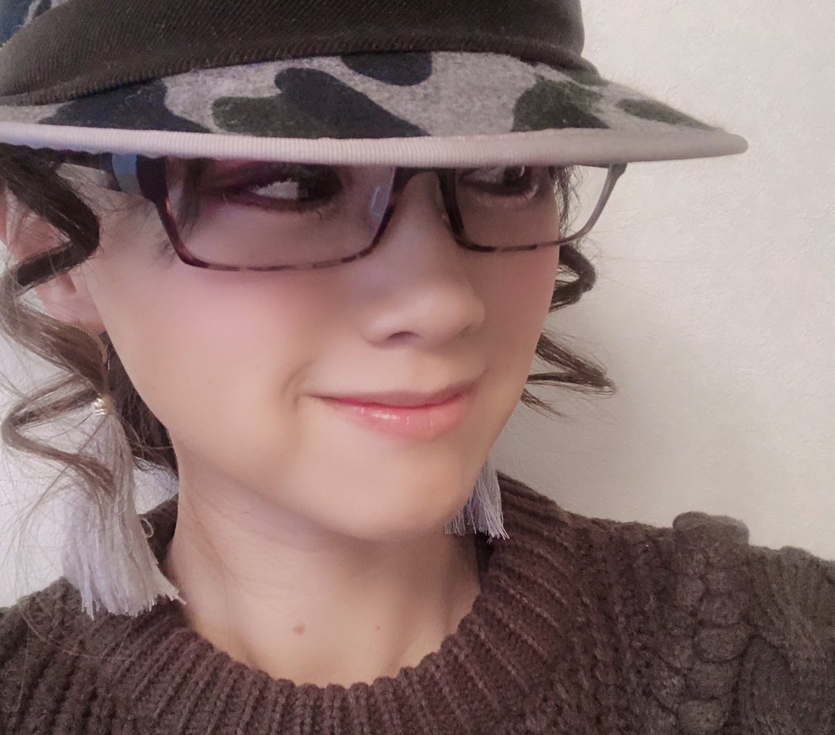 福島和可菜 على تويتر 今日の私は 装飾品多め女子 笑 夕方からはいつも通り 生放送 そして今夜 夜10時 は Bs Tbs 釣り百景 よろしくお願いしまっするー 迷彩柄 身に付けると落ち着く 笑 帽子 メガネ 眼鏡 メガネ女子 ピアス 洋服