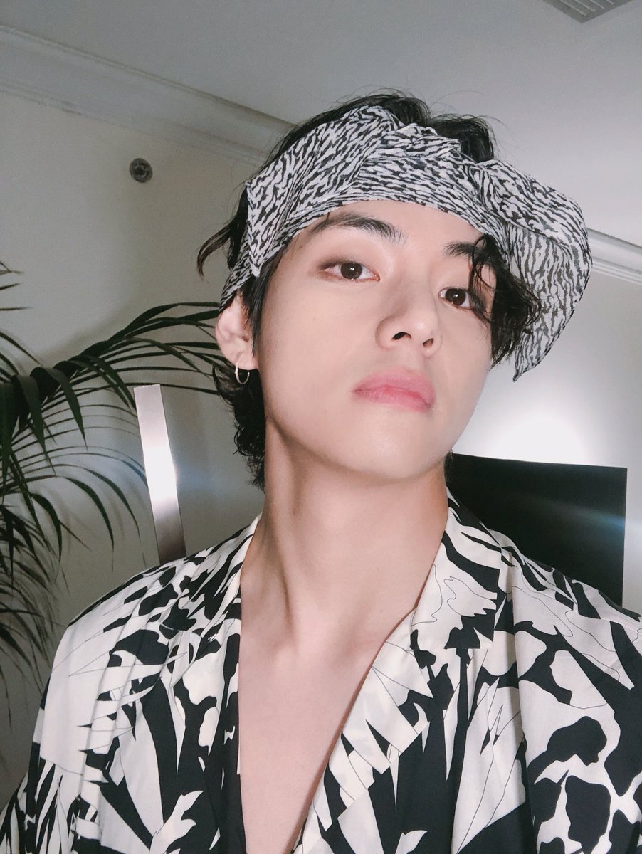lovlysprings's tweet photo. [📸]

BTS Weibo Update

Kim Taehyung : 
 
#방탄소년단 #BTS @BTS_twt https://t.co/2ohsUWKOFm