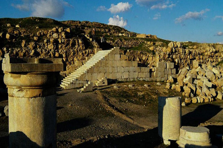 Today's entry in my Iranian cultural heritage site thread is the Temple of Anahita, located at Kangāvar in Kermanshah Province. There are disputes about whether it actually is a temple and also about its date of construction. (There's also another Temple of Anahita at Bishapur.)