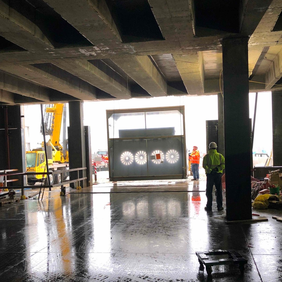Setting air handlers is a lot like threading a needle. A very large heavy object coming through a tight opening takes coordination & training. We have a great team that was able to install this one at the new IU Health Complex.  #HFITeam #FOCUS #AirHandler #ThreadingANeedle