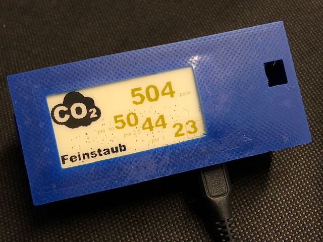 TGD_Consulting's tweet photo. Die ersten Exemplare des kompakten Gehäuses im 3D-Entwurf für ein smartes CO₂-Messgerät auf Basis des Raspberry #PiZeroW, MH-Z19B Sensor und @Pimoroni inky pHAT ePaper-Display sind fertig gedruckt.
#3DDruck mit TPU-Filament und i3MegaS von @anycubic3dprint. #3dprinting https://t.co/66evmjWke1