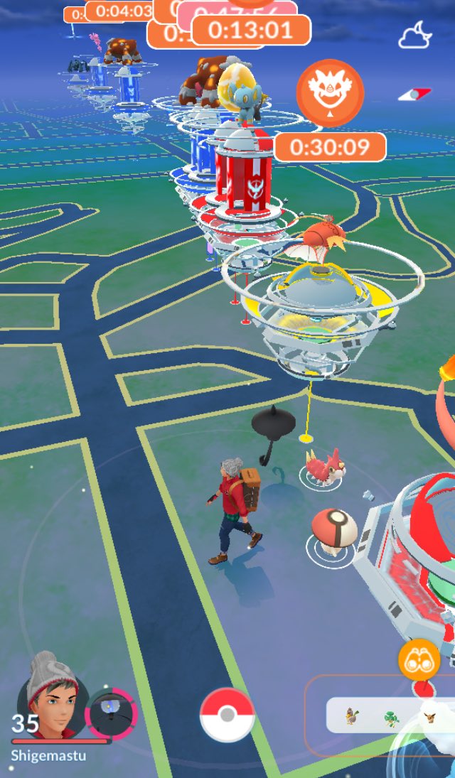 IWABASE's tweet image. ジムが一列に。
なんじゃこりゃ