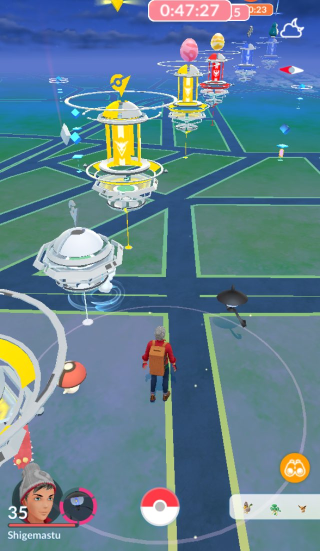 IWABASE's tweet image. ジムが一列に。
なんじゃこりゃ