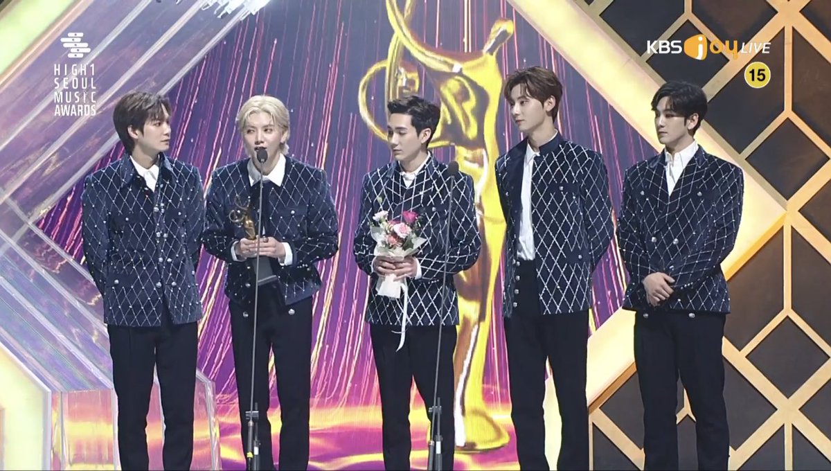emperorM95's tweet photo. 뉴이스트야 사랑해 자랑스러워 #뉴이스트_서가대_본상_축하해 https://t.co/dVnTQtZiaN