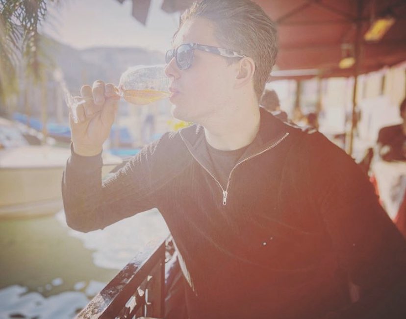 GArthurActor's tweet photo. 🍷☀️ https://t.co/bSmQQuePIZ