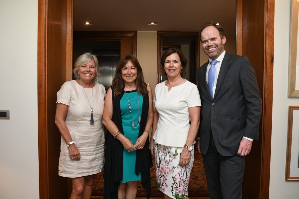 Compartiendo experiencias y buenas prácticas de #equidaddegenero con la embajadora de <a href="/NoruegaEnChile/">Noruega en Chile</a> 🇳🇴 Beate Stirø <a href="/BeateStiro/">Beate Stirø</a>, Lise Østby de <a href="/bufdir/">Bufdir</a> y socias de #Redmad. ¡Muchísimas gracias por la recepción!