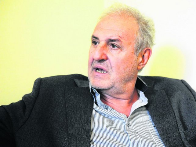 FMLaPatriada's tweet photo. "Hay un diálogo y un pensamiento productivista para Argentina pero con la situación del país hay distintas prioridades, la primera es tratar de trabajar con la gente de menos recursos". 📞 #GuillermoMoretti en #SalvemosKamchatka por https://t.co/o5ixut4x06 📻 https://t.co/uddkJPiQcC