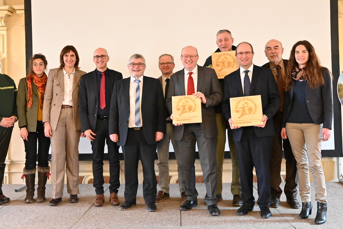 F_Bierry's tweet photo. La forĂȘt de @VilledeHaguenau, la 6e + gde de France, est depuis ce midi la 14e "ForĂȘt d'exception" française !
-Je crois aux vertus de l'arbre pour sauver la planĂšte.
-Un "plan arbre" est en prĂ©paration au CD67 : planter pour faire face au rĂ©chauffement climatique.đż@ONF_Officiel https://t.co/y1VyJnTL02