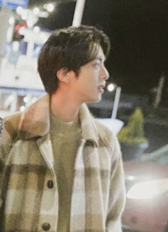 perjsona's tweet photo. kim seokjin is so ethereal his beauty is so out of this world @BTS_twt 

cr. to the owner https://t.co/apElWcY6hl