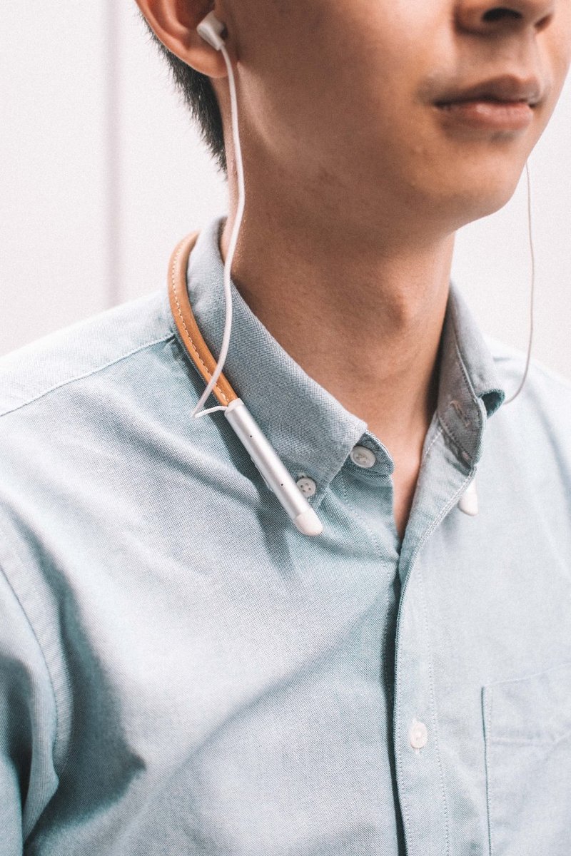KlipschSEAsia's tweet photo. The T5 Neckband Earphones have a 15-hour battery life, meaning you'll never drop an important call or miss a note of your playlist while at work or on the go.

Shop here: https://t.co/VzhEjUqIPQ https://t.co/neMfEBKWfe