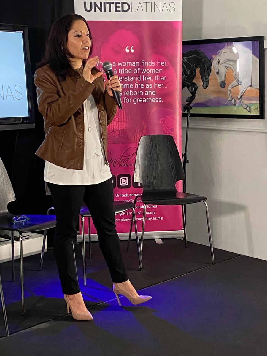 UnitedLatinas's tweet photo. “We have to get comfortable with being uncomfortable” #latinas #latinaspeakers #latinaleaders #hispanicwomen https://t.co/6WJhf1KfrK
