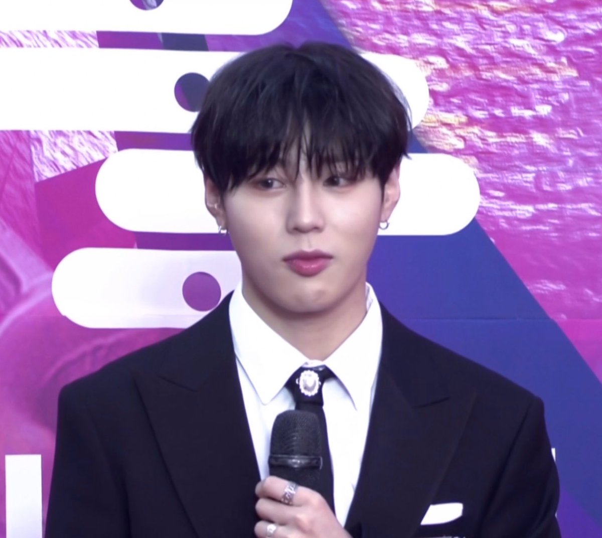 bbom_ae's tweet photo. 하성운 너무 잘생겼어요 https://t.co/r66OfgqExa