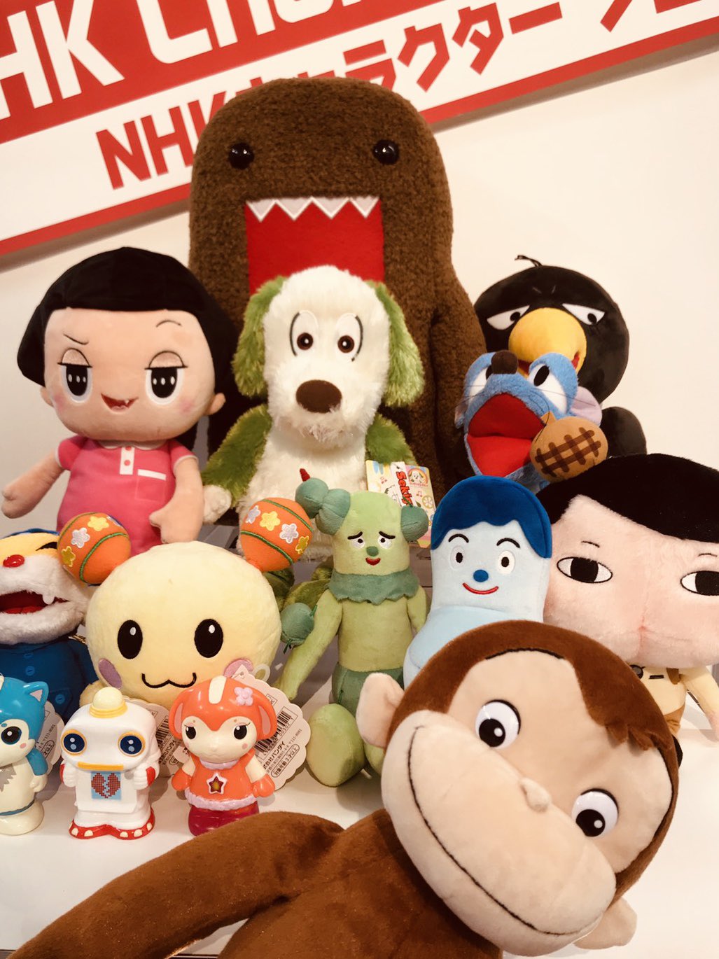 おさるのジョージ 公式 Nhkキャラクターフェアが奈良県橿原市の近鉄百貨店で明日より開催 ジョージコーナーでは箱入りバナナクッキーセット を先行発売 T Co Axpz5kb9py T Co Nnnx3tmzyf Twitter