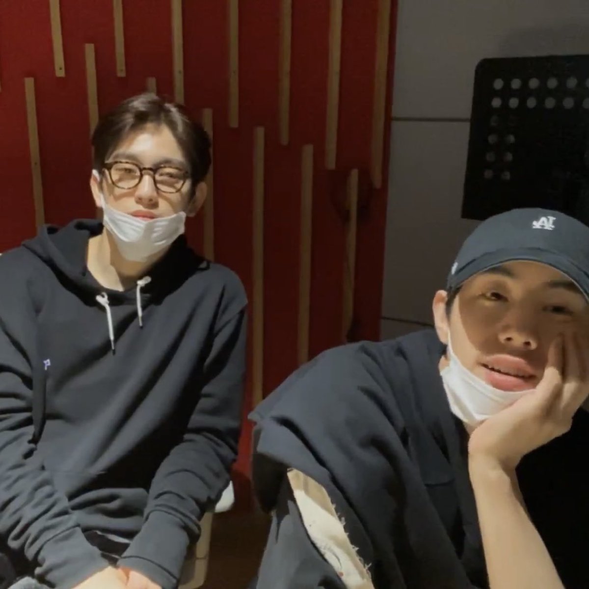 94ws_'s tweet image. ทุกคนไปดูเร็วๆๆๆๆๆ !!! พี่จินยองกับมาร์คต้วนมาไลฟ์ๆๆๆๆ