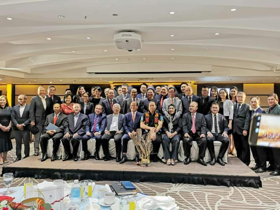 FelixJSaang's tweet photo. Menghadiri Majlis Perjumpaan YB Menteri DSP @madiustangau bersama dengan semua Ketua-Ketua Jabatan &amp; Agensi termasuk syarikat-syarikat subsidari di bawah seliannya. Kementerian MTI komited untuk menarik lebih banyak pelaburan mega datang ke Sabah. #MTI #MerakyatkanIndustri https://t.co/zPqOG4WMUq