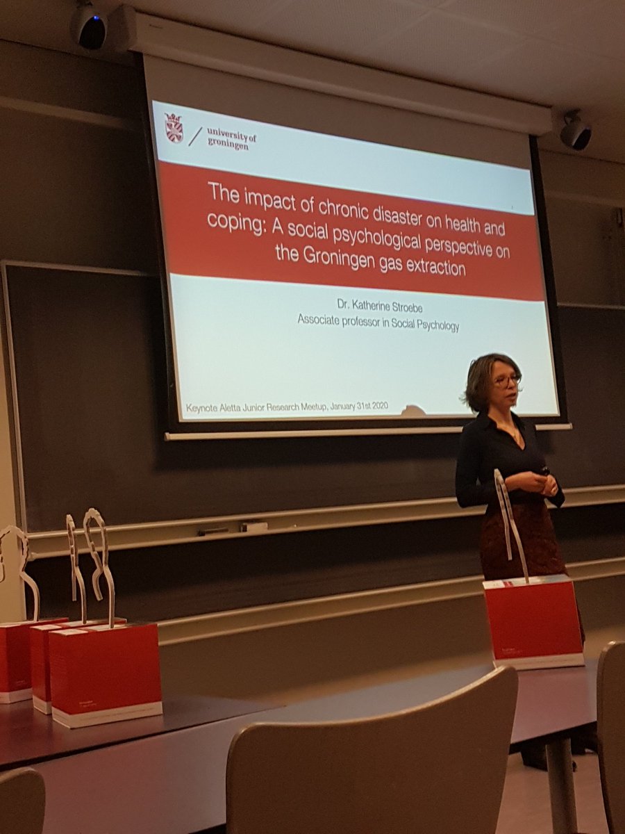 Dr. Katherine Stroebe kicking off the Junior Research Meet-up <a href="/AlettaJacobsSPH/">Aletta</a> with a great keynote lecture on the impact of gas extraction on health and coping in Groningen