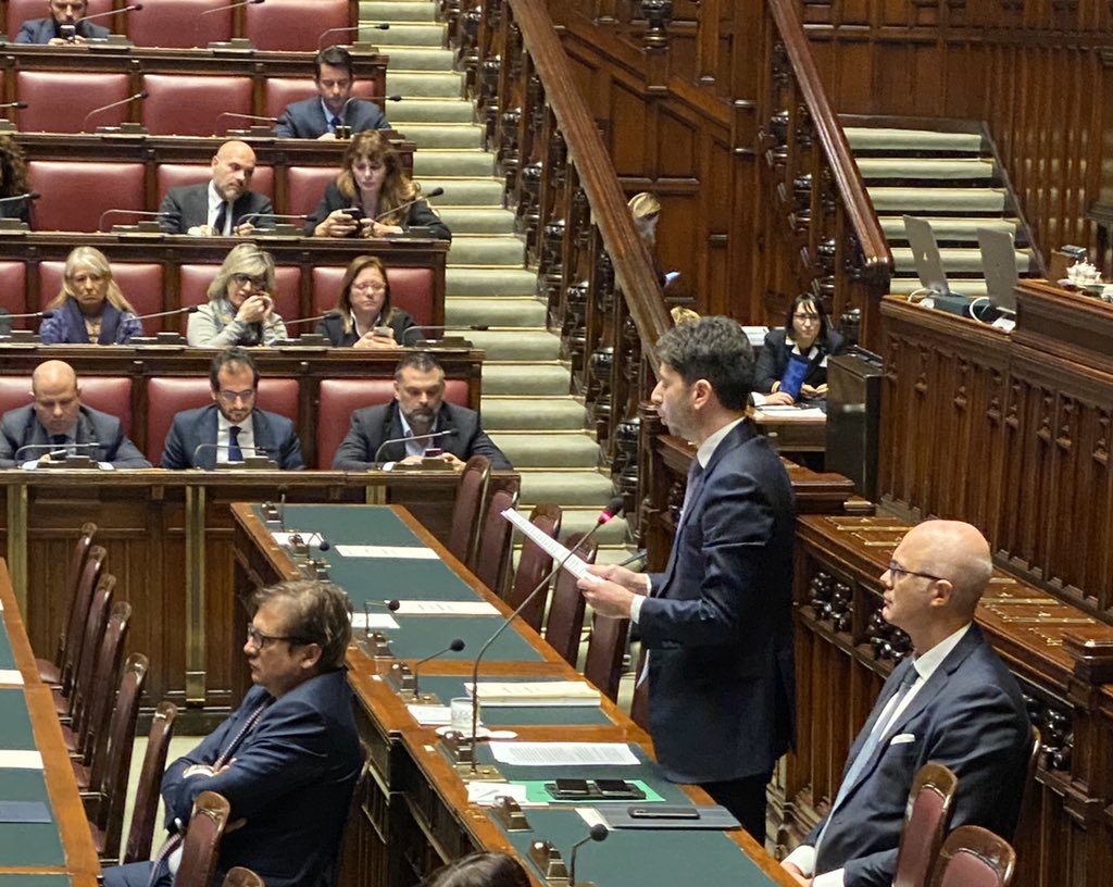 enzabrunobossio's tweet photo. A @Montecitorio informativa urgente del Ministro della Salute @robersperanza su i rischi di diffusione del #coronavirus. Grazie a tutte le istituzioni e gli operatori che stanno lavorando per noi https://t.co/bfJMK8WsJ8