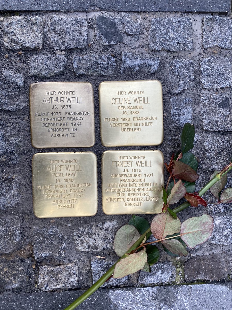 #Stolpersteine Nr.2, 3 und 4. Neben Arthur weil wird nun auch an seine Frau und an seine Kinder erinnert. Auch hier war die Familie anwesend