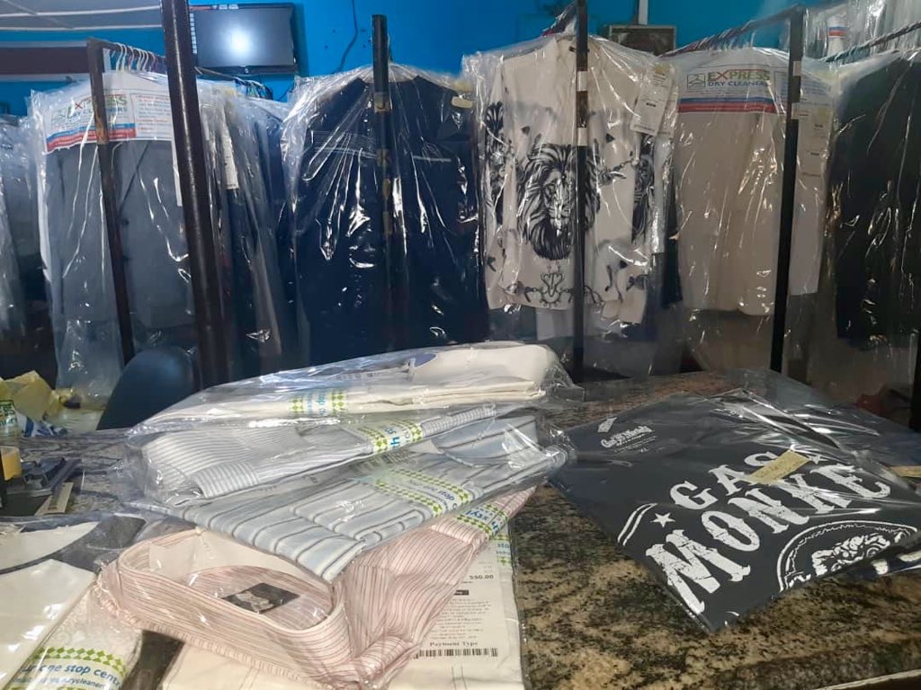 Expressdrycln's tweet photo. Don’t let the pile of dirty clothes piling up be a source of concern to you, remember that we @Expressdrycln are here to have your laundry needs met.
.
.
#laundry #weekendlaundry #mamba #kobe https://t.co/dYIXKTQDEa