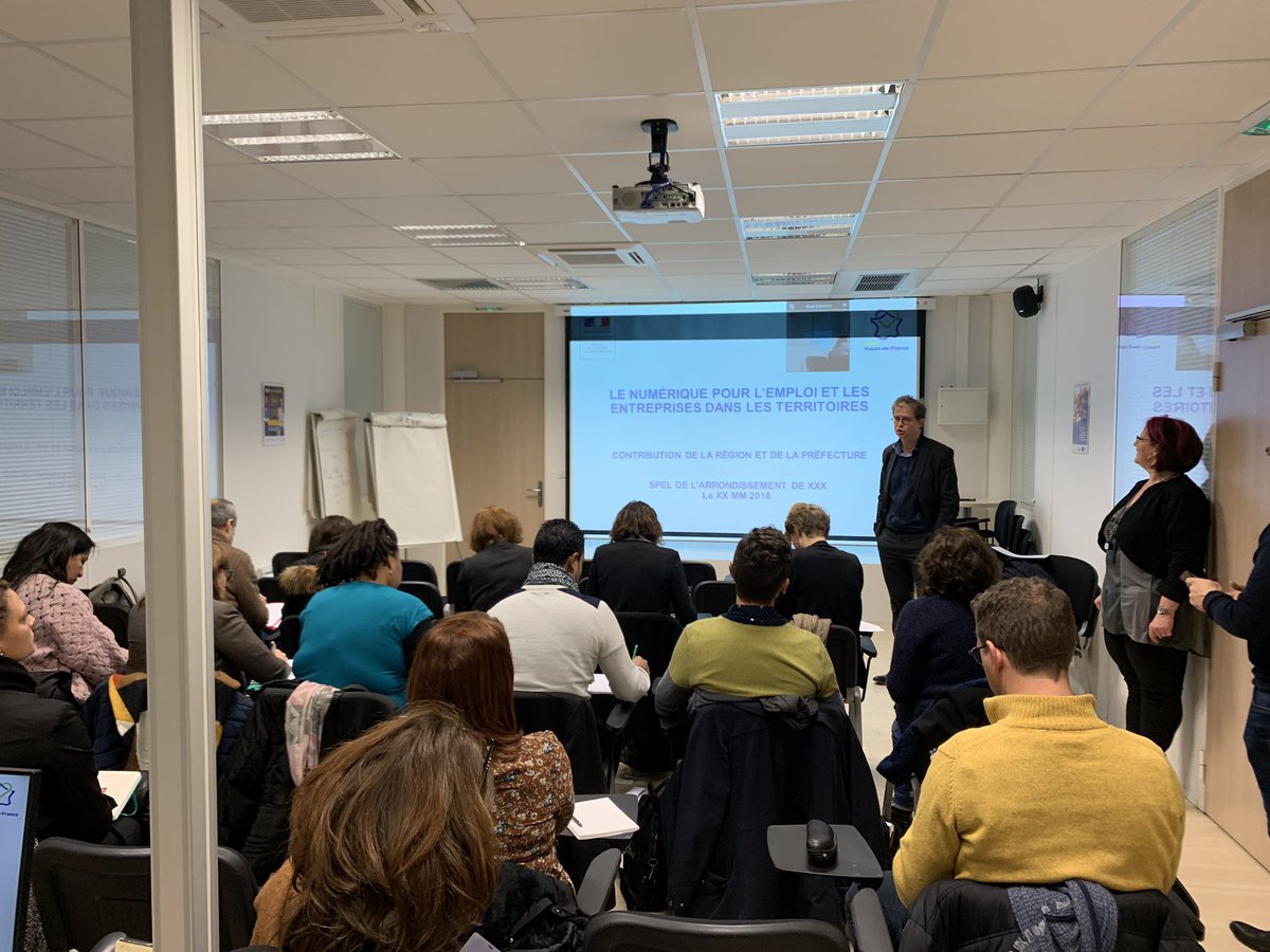 heleneroussel80's tweet photo. 🎤Conférence « le #numerique pour l’emploi et les #entreprises dans les territoires »👍🏻Tous les acteurs et partenaires du secteur ont répondu présent pour construire ensemble.
#semainedunumerique Merci à @aDesrousHdF pour son intervention.
#onestlapourvous https://t.co/ghbOphrsAn
