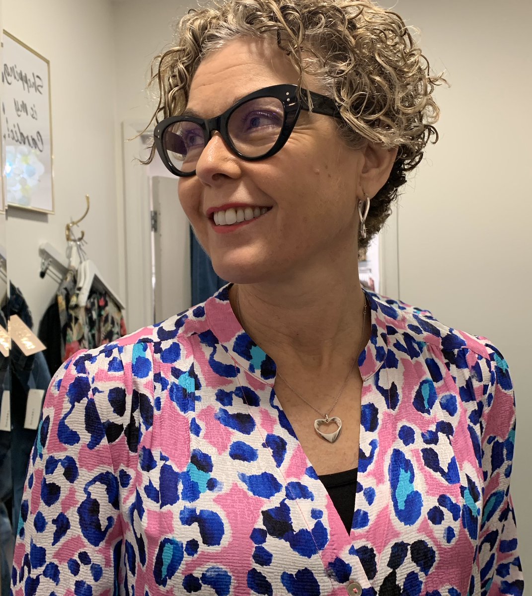 HayRichardson's tweet photo. Don’t look at me, I’m just preparing for my lady’s arrival, she’s going to be super spoilt with all the fabulous choices
#PersonalShopper #WardrobeEditor #ImageConsultant #London #sustainable #fashion #newseason #spring #thedressingroom #stalbans #hertfordshire https://t.co/Lp7YqM6vPK