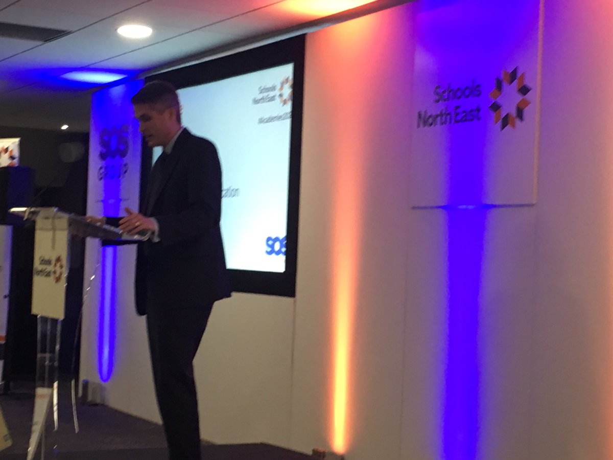 Next up is the education secretary Gavin Williamson at <a href="/SCHOOLSne/">Schools North East</a> #Academies2020 . He starts by thanking schools leaders for their work.