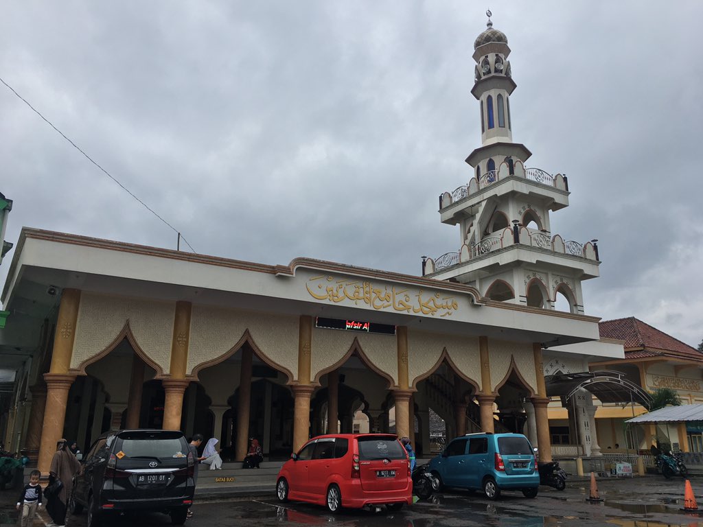 azdinawawi's tweet photo. Saat safar, Nabi ﷺ selalu shalat witir dan qabliyah shubuh dan meninggalkan shalat rawatib lainnya. #Grabag — Masjid Al Muqarribien https://t.co/uJ4xWFk3rc