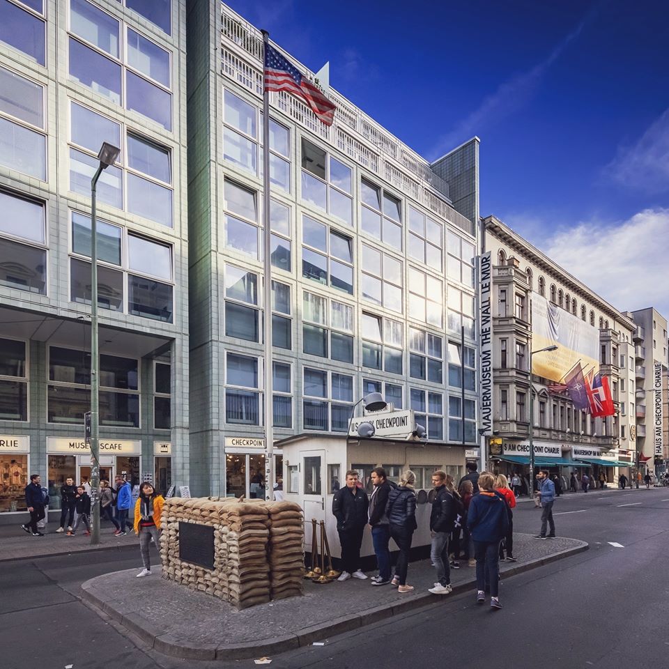 ElbeSpree's tweet photo. #checkpointcharlie #modernisierten #gründerzeit #eigentumswohnungen #modernized #condo #development #immobilien #lagelagelage #elbespree #berlinestate #berlin #weloveberlin #berlinmitte #bestofberlin #immobilieneinkommen #sunnyday #immobilienkauf #werteschaffen https://t.co/TR0V5r0IYX