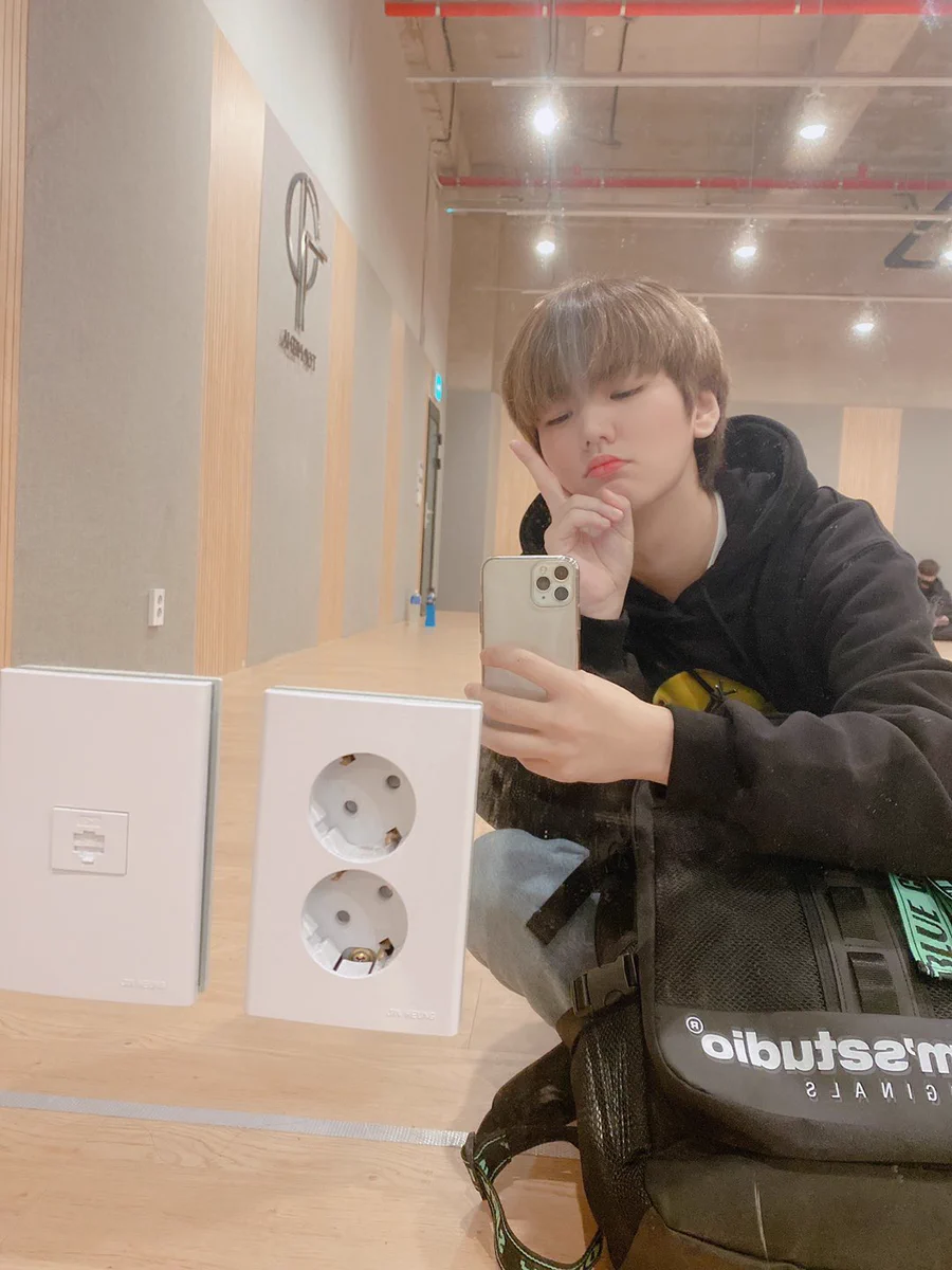 업텐션(UP10TION) auf X: „테이커 픽쳐 #업텐션 #환희 #내친구가방이와