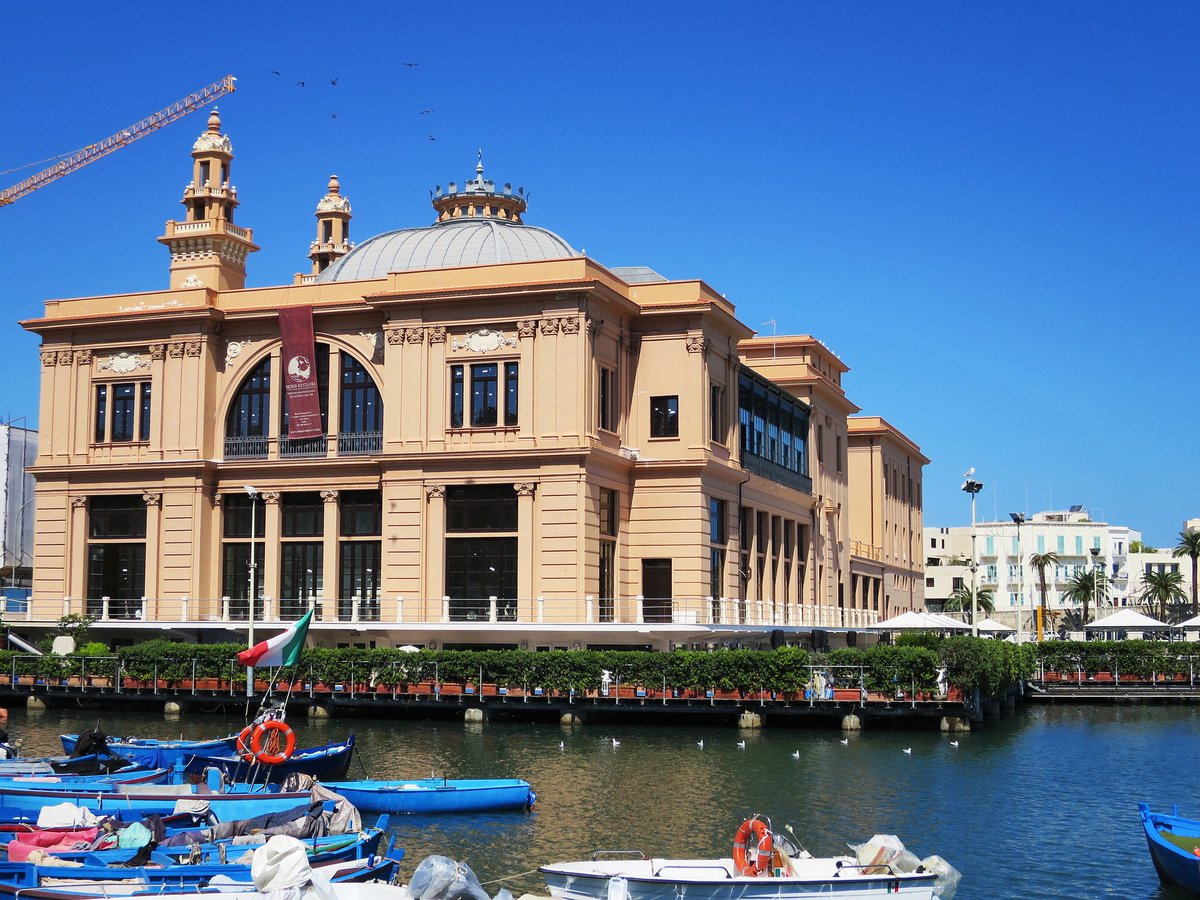 Essentialitaly's tweet photo. Is Bari on your #holiday bucket-list? 
Here’s how you might like to spend your evenings in this atmospheric #harbour #city! 🇮🇹 https://t.co/X64bHTBCGH https://t.co/eHHiz5j9Yf