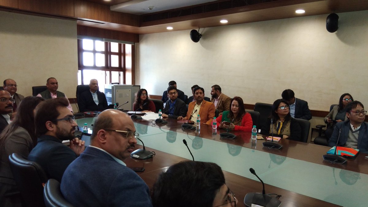 AjitSinghPal_'s tweet photo. Up स्टार्टअप पॉलिसी पर विस्तृत चर्चा हेतु लोक भवन में बैठक की,बैठक में आये विभिन्न इनक्यूबेटर्स , स्टार्टअप्स के महत्वपूर्ण सुझावों को सुरक्षित किया।
#ajitsinghpal #upstartuppolicy #startupindia #bjp4up #upite https://t.co/t50D5yYVls