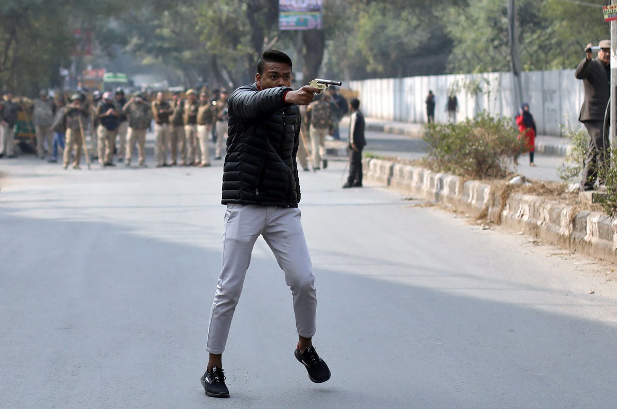 HydForum's tweet photo. Never seen so much unrest, chaos in India. If it was #jnuattacks yesterday, today it is #Jamia where openly one brandishes Gun. @DelhiPolice remained mute spectators in both incidents.
DP couldn't make a single arrest in JNU issue though 25 days have passed. https://t.co/Or3NwXOQ20