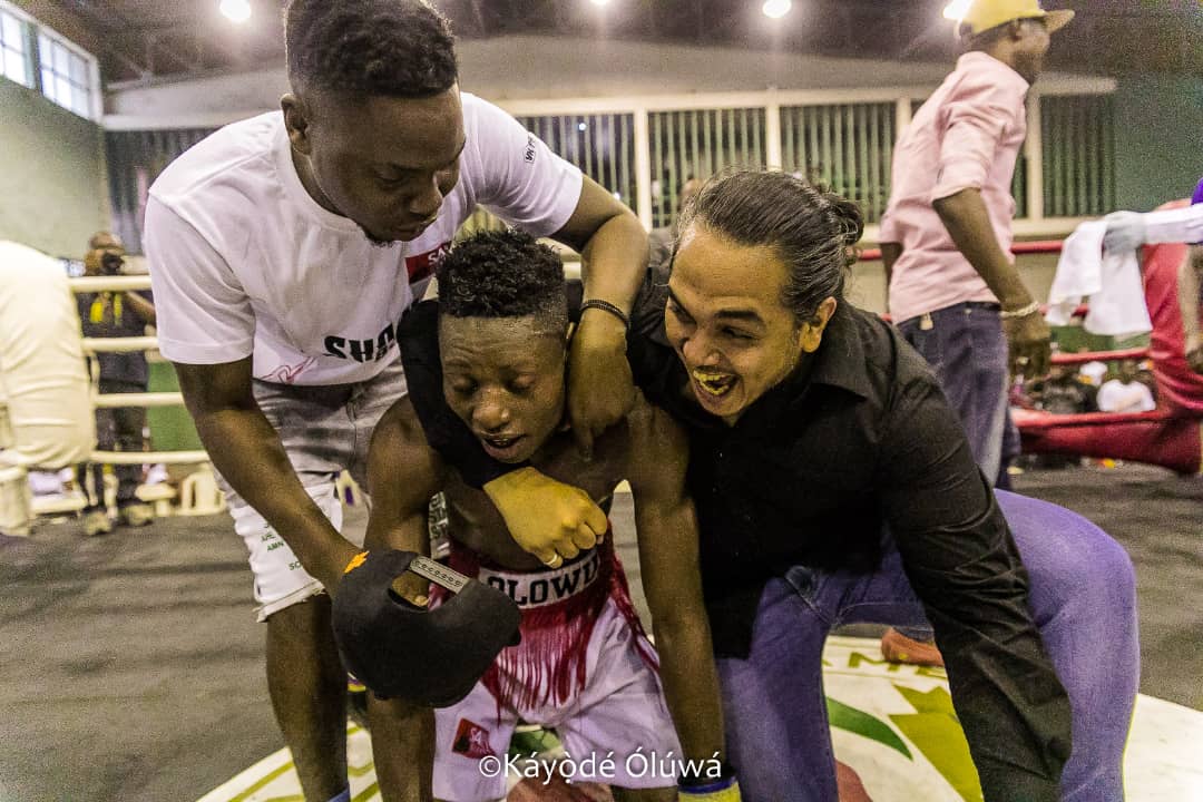 FawazGloves's tweet photo. Taiwo Olowu
is the New National Welterweight Champion
#FirstTitleFight
Stunning Performance
vs the experienced Kazeem Ariyo
Pro Record Now:
7 - 0 - 0
A New Chapter Begins
#theydeservetodream
Follow Us on Instagram:
@salehglovespromotions
@SundayDareSD
@LagosSportsComm https://t.co/0cMG6NA7A6