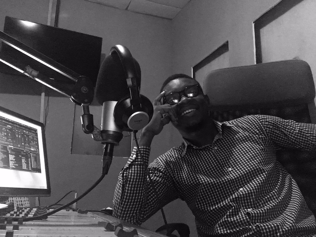 kwadwoagyeib's tweet photo. This is how we do it everyday on @radiomaxx1051fm in Takoradi
#MetroMix 🎶 #BroadcastJournalist #Media #Midmorning #K_A_B https://t.co/a0Qg4AR3bw