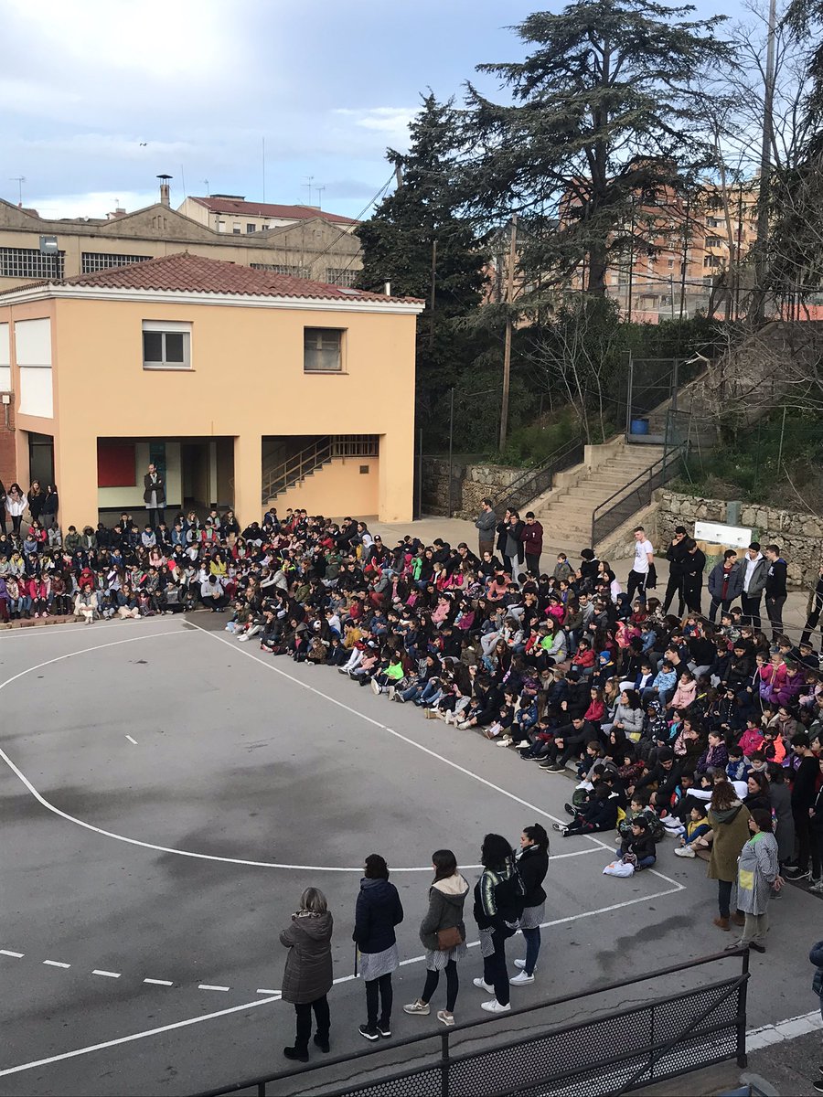 SalesiansMAT's tweet photo. #som1 amb la #pau #colomsdepau #enviatsdepau #fetsama #dependenosaltres #DENIPmat #DENIP https://t.co/t9A4qfEtzR