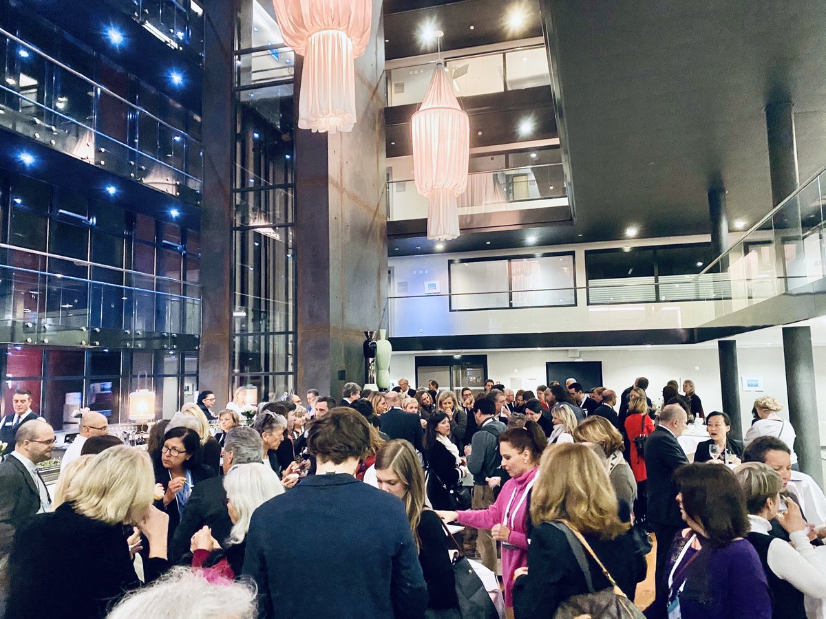 FOROM_CH's tweet photo. Très belle soirée hier à #Nescens Clinique de Genolier pour le premier évènement de l'année du FOROM ON TOUR! 180 personnes ont participé au FOROM Nutrition & Émotions. Merci à toutes et tous les participant-e-s, aux intervenant-e-s et à nos partenaires #FOROM2020 https://t.co/BxOA8x52z2